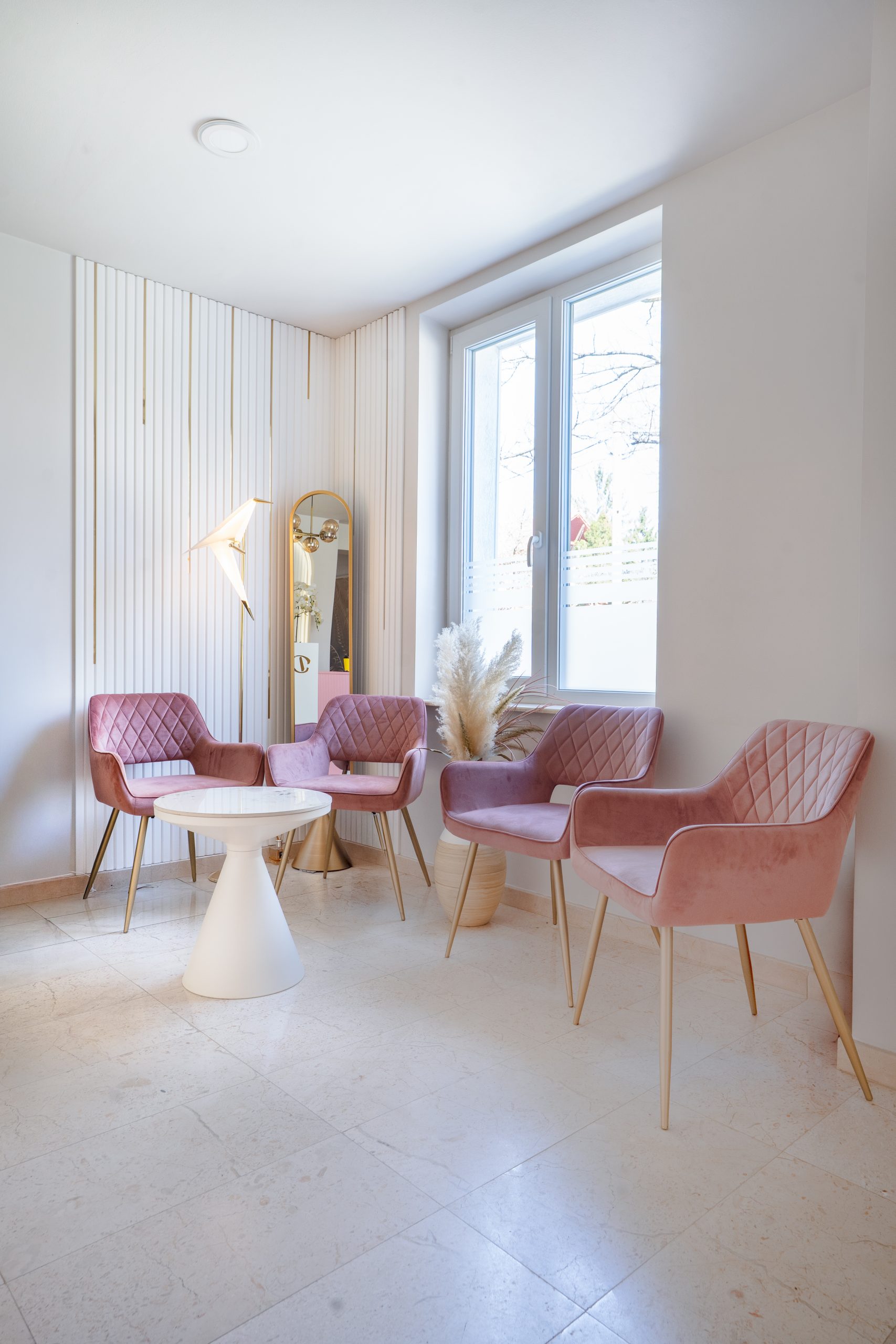 Sala de așteptare a clinicii stomatologice Dental Chic Cluj-Napoca